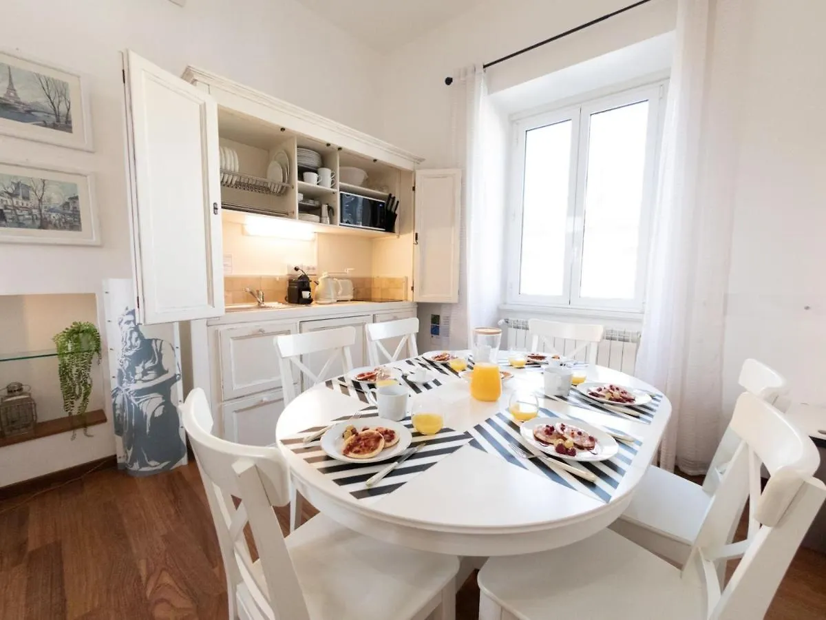 The Best Rent - Three-Bedroom Apartment Close To Colosseo Roma