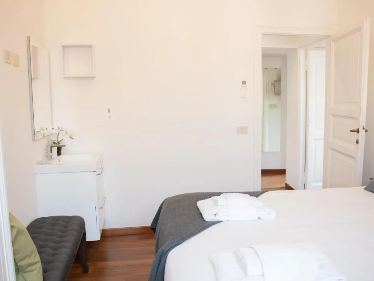 The Best Rent - Three-Bedroom Apartment Close To Colosseo Roma Italia