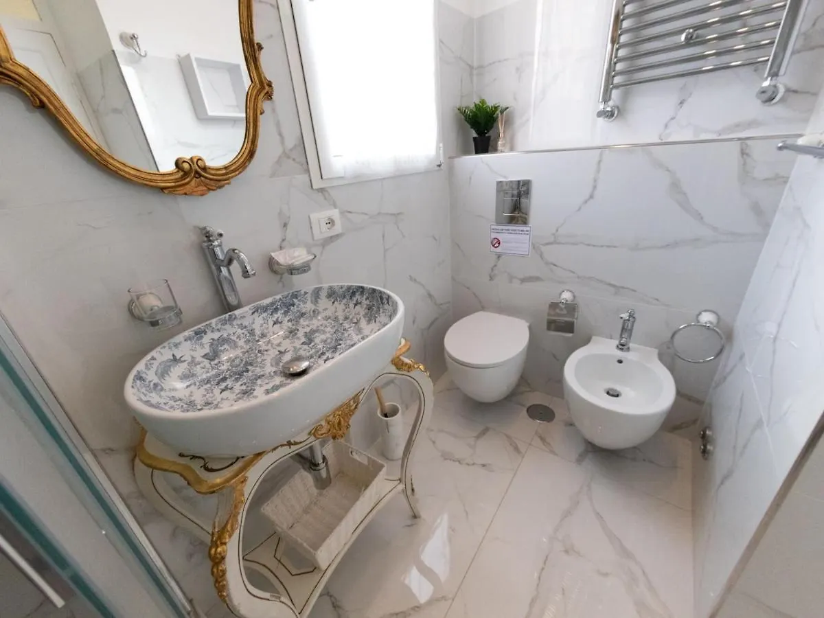 The Best Rent - Three-Bedroom Apartment Close To Colosseo Roma