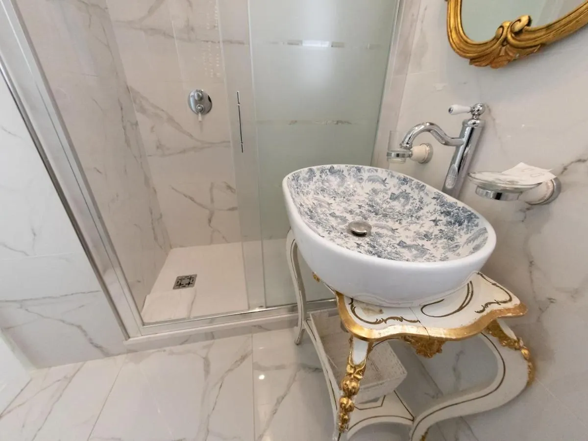 The Best Rent - Three-Bedroom Apartment Close To Colosseo Roma